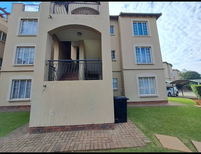 2 BEDROOM TOWNHOUSE FOR SALE IN CASTLEVIEW